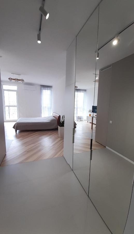 Appartement Новая Эко-Квартира У Метро Славутич à Kiev Extérieur photo