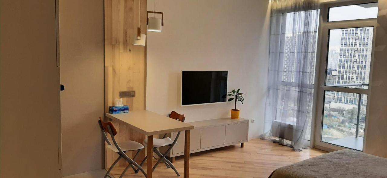 Appartement Новая Эко-Квартира У Метро Славутич à Kiev Extérieur photo