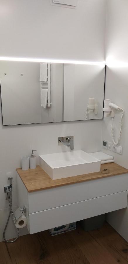 Appartement Новая Эко-Квартира У Метро Славутич à Kiev Extérieur photo